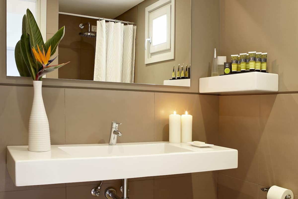 family room, sea view | bathroom | shower, rainfall showerhead, designer toiletries, hair dryer