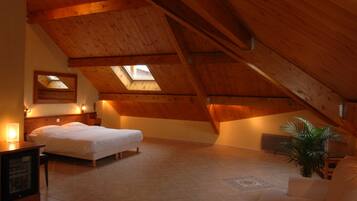 Standard Single Room | Down duvets, minibar, in-room safe, rollaway beds