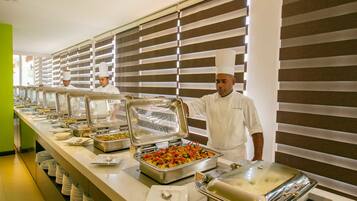 Desayuno buffet (USD 20 por persona)