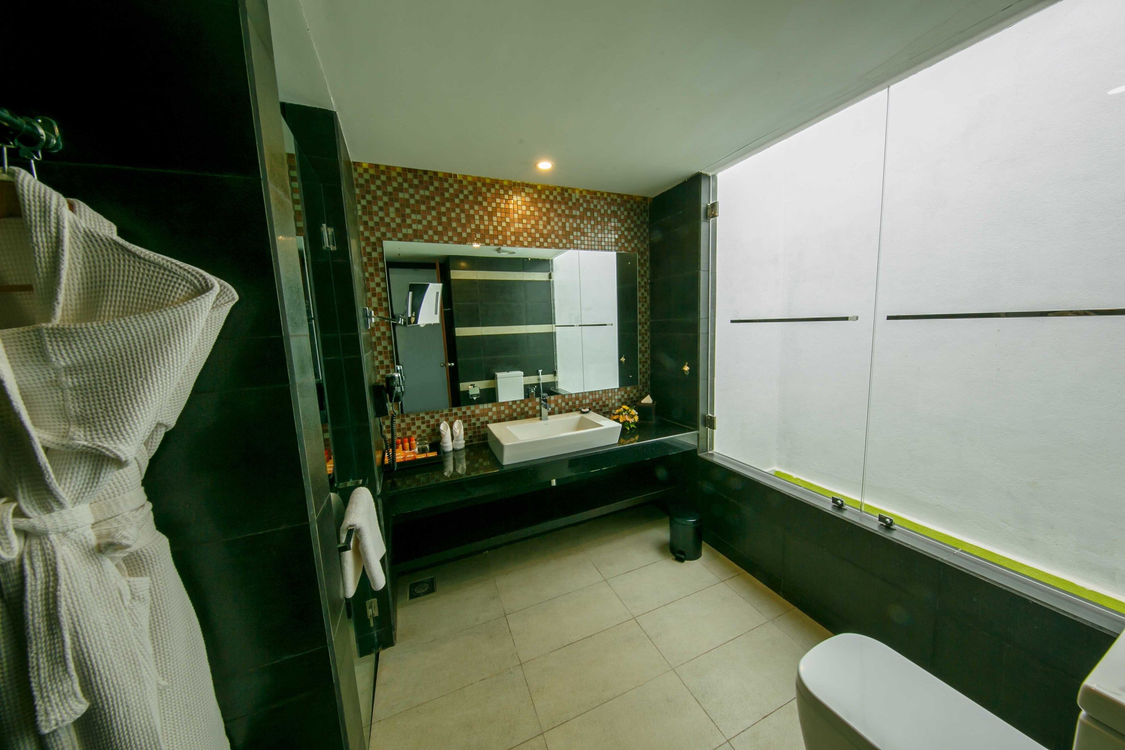 superior room | bathroom | free toiletries, hair dryer, towels