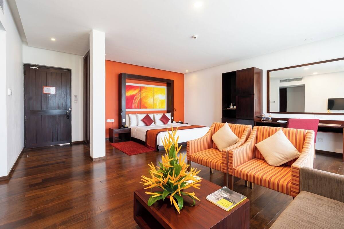 Deluxe Suite | 1 bedroom, premium bedding, in-room safe