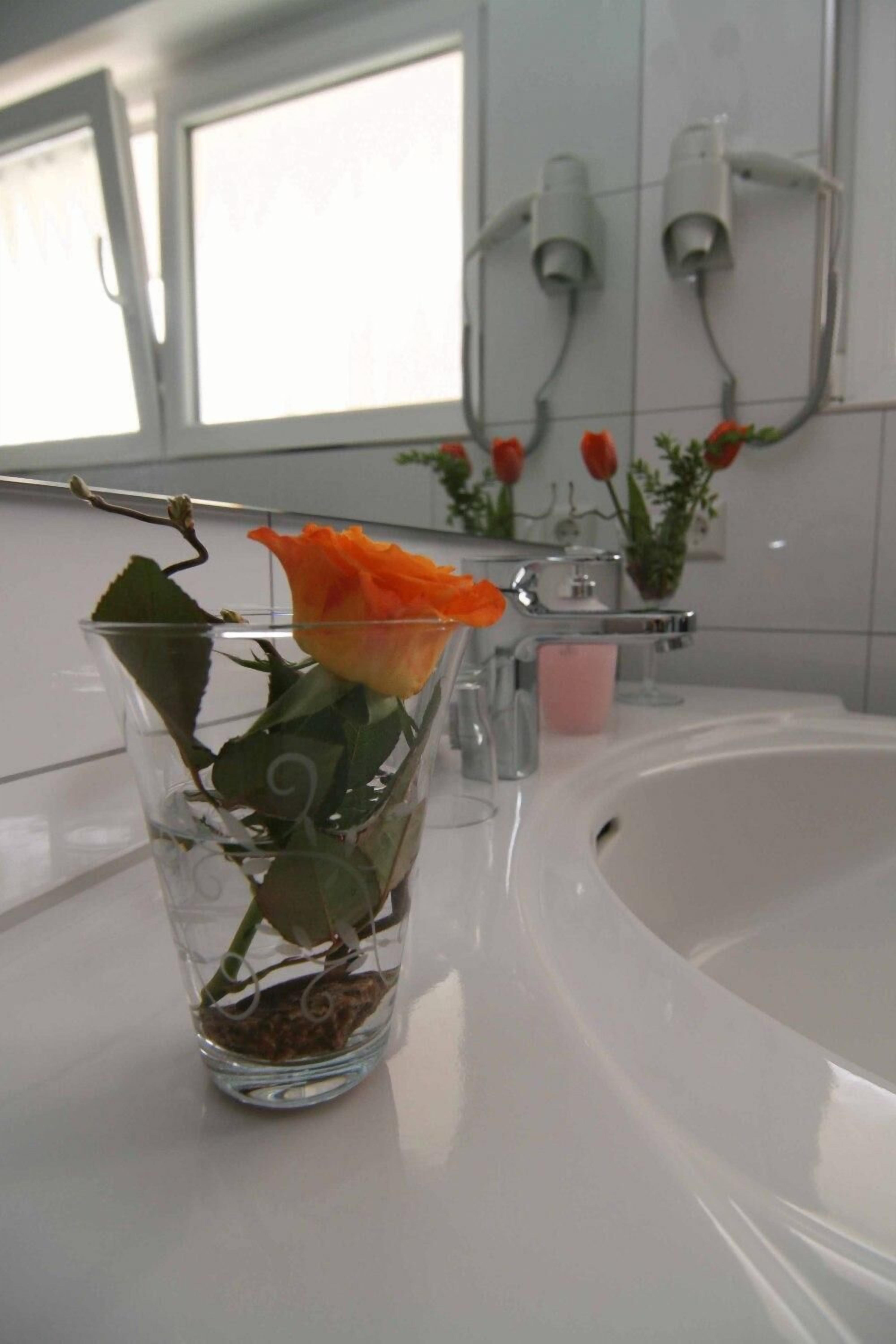 rainfall showerhead, towels