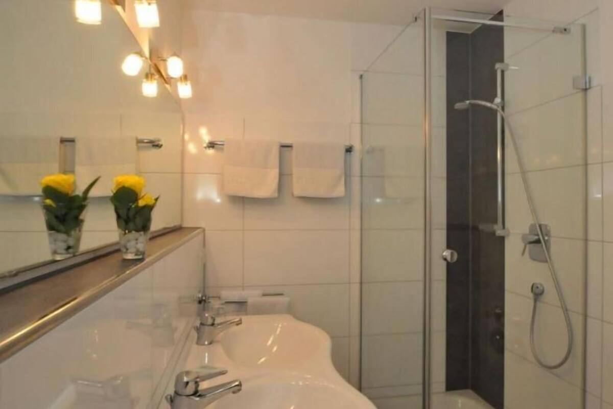 rainfall showerhead, towels