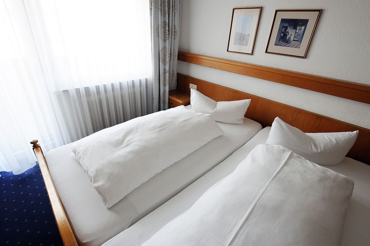 standard double room | cots/infant beds, free wifi, bed sheets