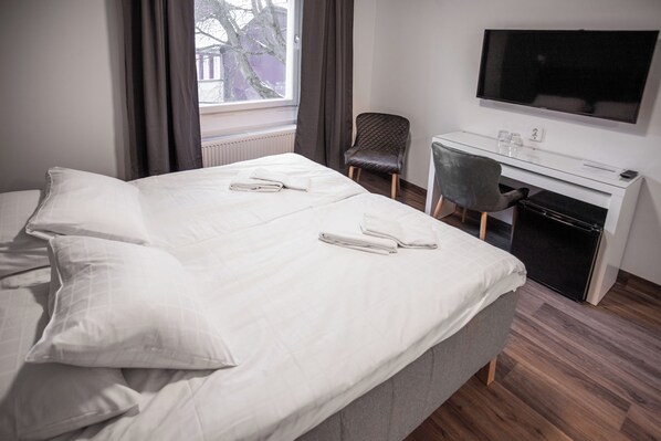 Twin Room | Free WiFi, bed sheets