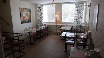 Free buffet breakfast