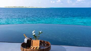 2 Bedroom Ocean Pool Residence I Complimentary Seaplane for 5 nights I One Premium Experience | ๊ฐ์ค์์ ๋ณด์ด๋ ์ ๋ง