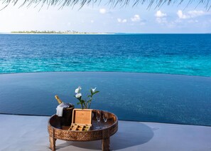2 Bedroom Ocean Pool Residence I Complimentary Seaplane for 5 nights I One Premium Experience | Vue de la chambre