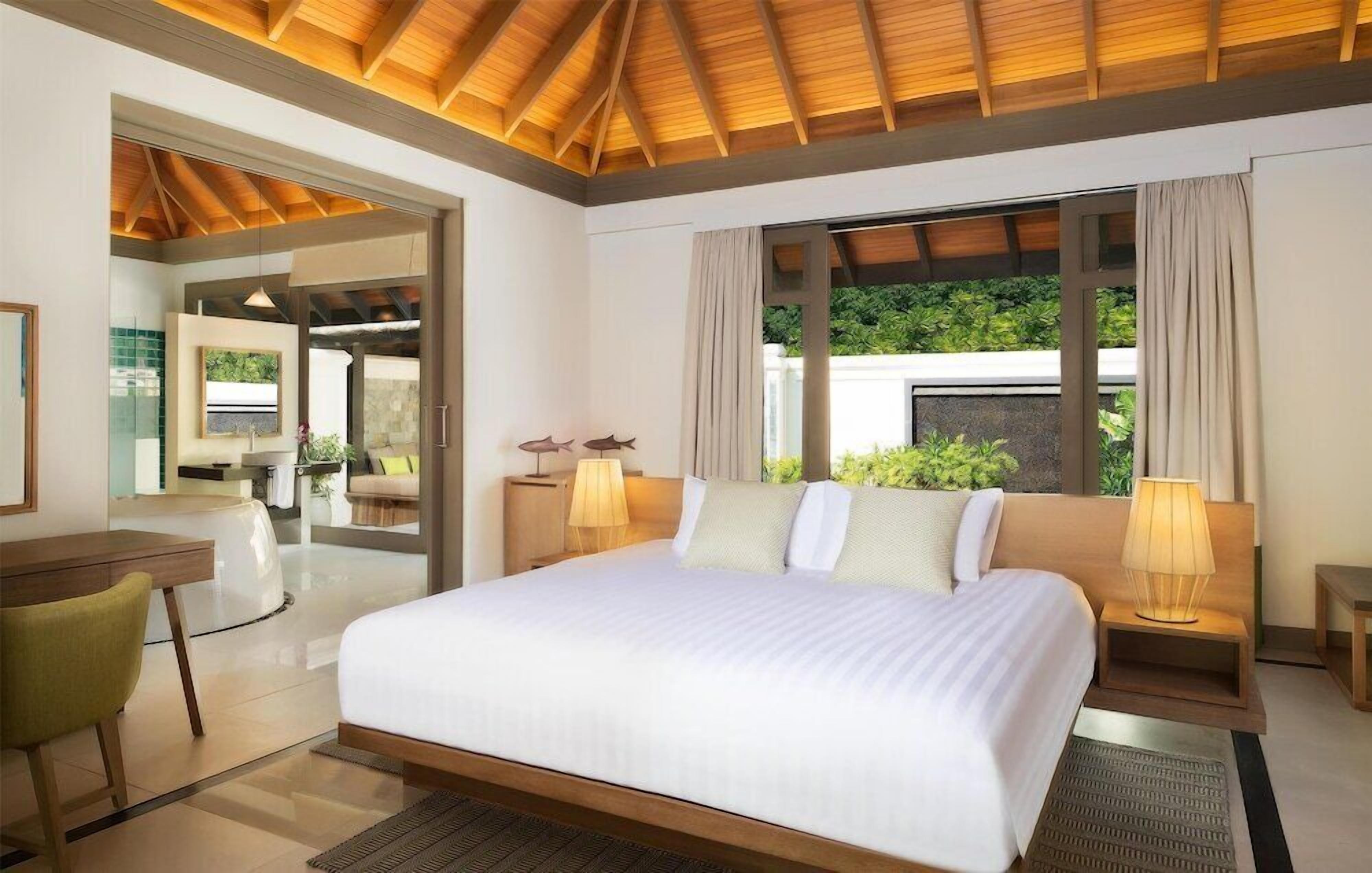 Premium bedding, down duvets, minibar, in-room safe