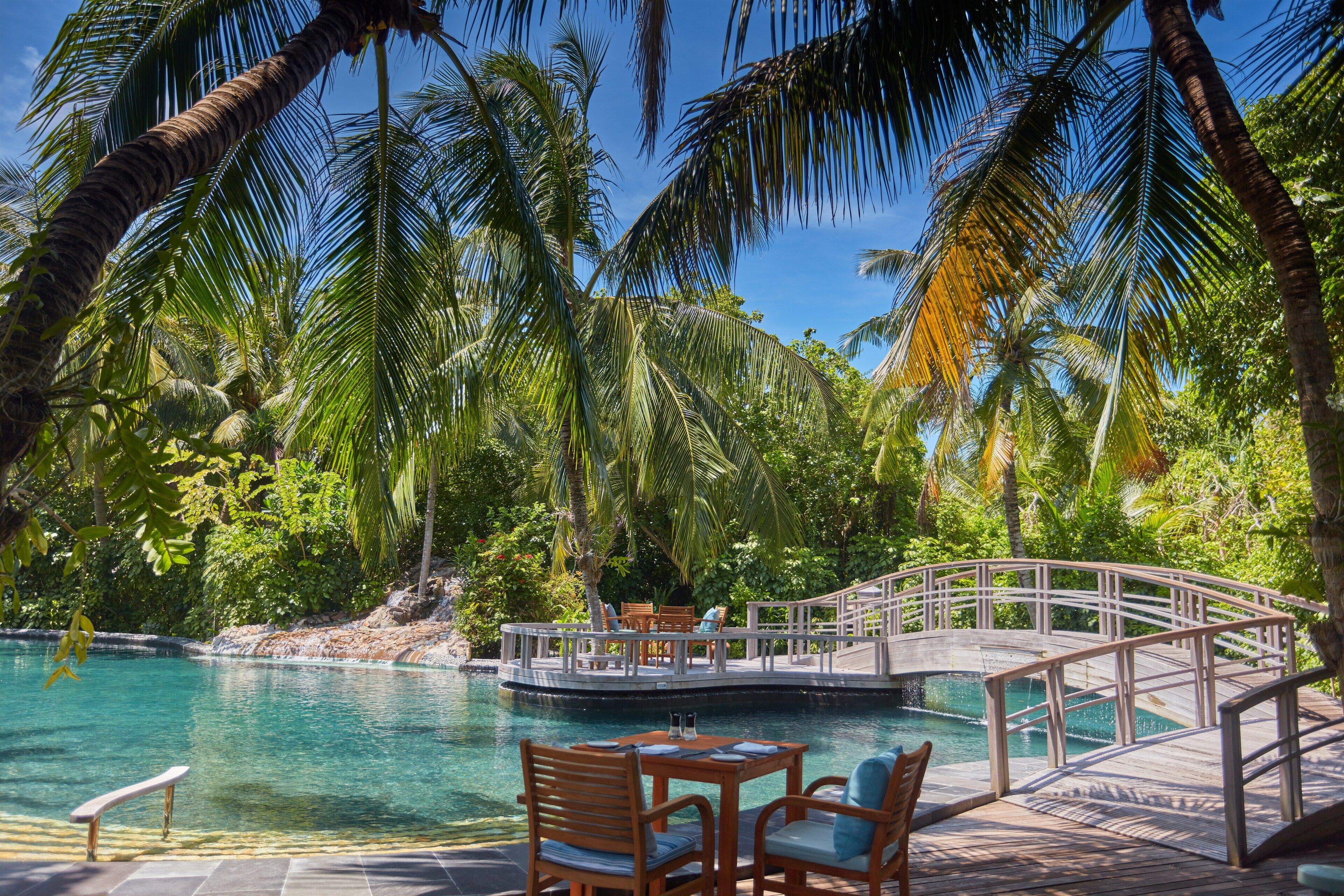 5 restaurants, breakfast, lunch, dinner served; asian cuisine