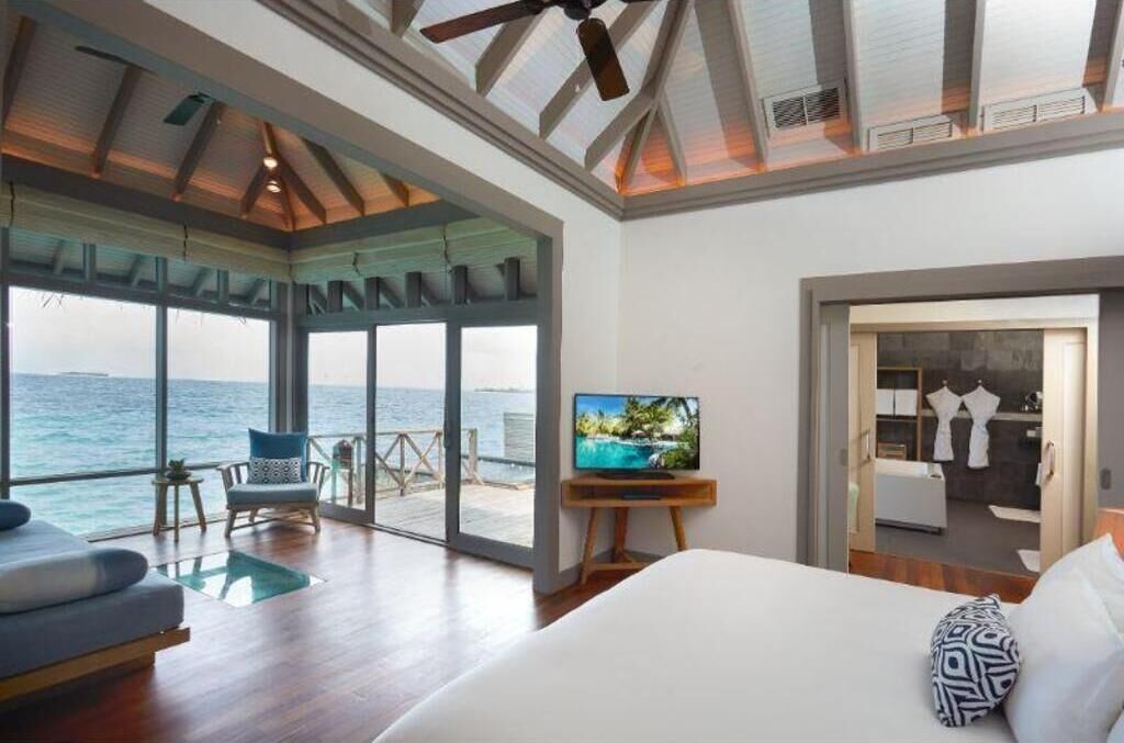 Premium bedding, down comforters, minibar, in-room safe