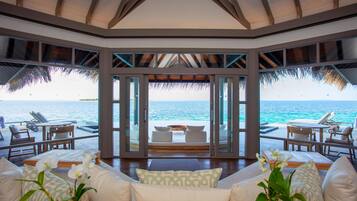 2 Bedroom Ocean Pool Residence I Complimentary Seaplane for 5 nights I One Premium Experience | 1 chambre, literie de qualité supérieure, couette en duvet d'oie