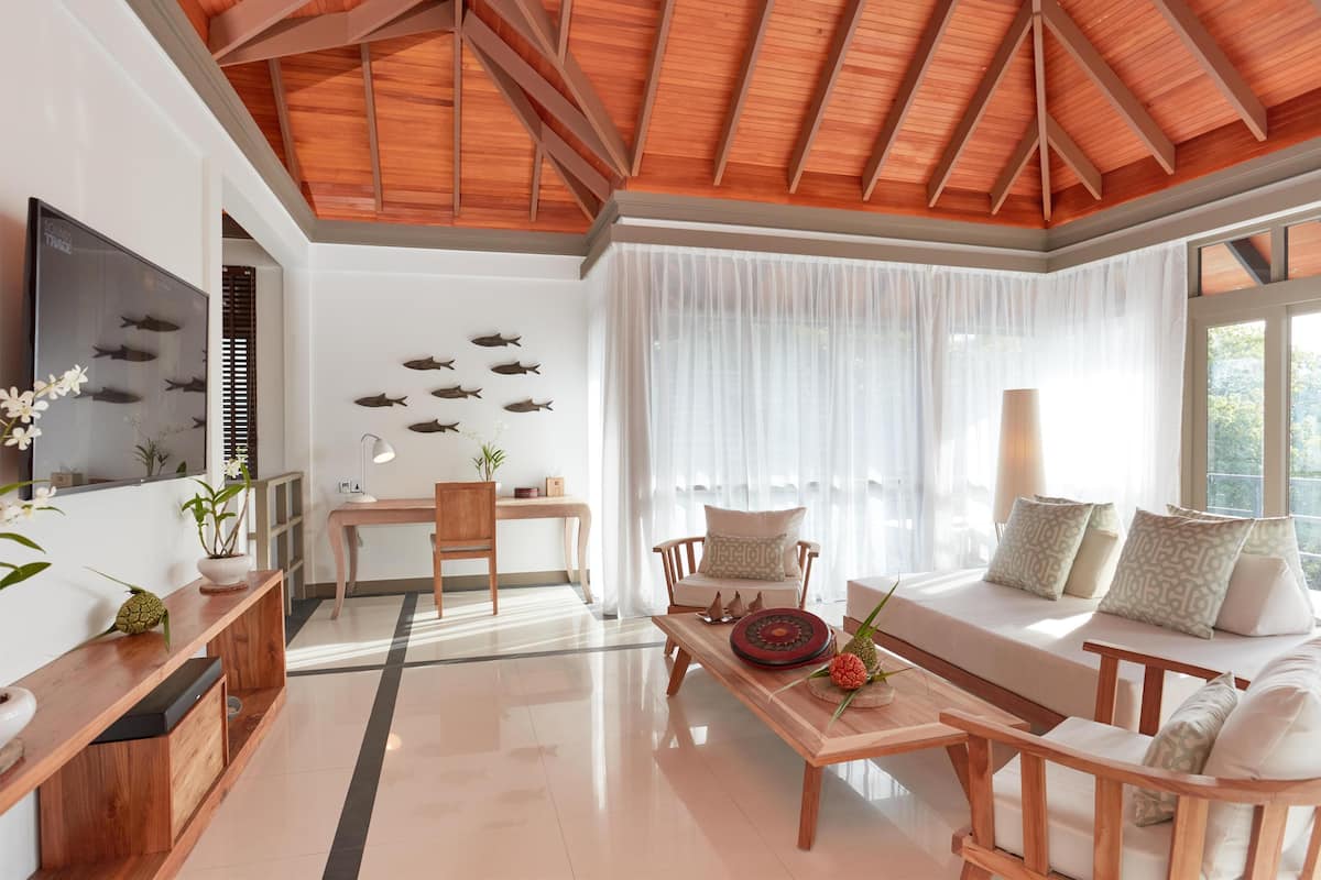 1 habitación, ropa de cama de alta calidad, cubrecamas y minibar