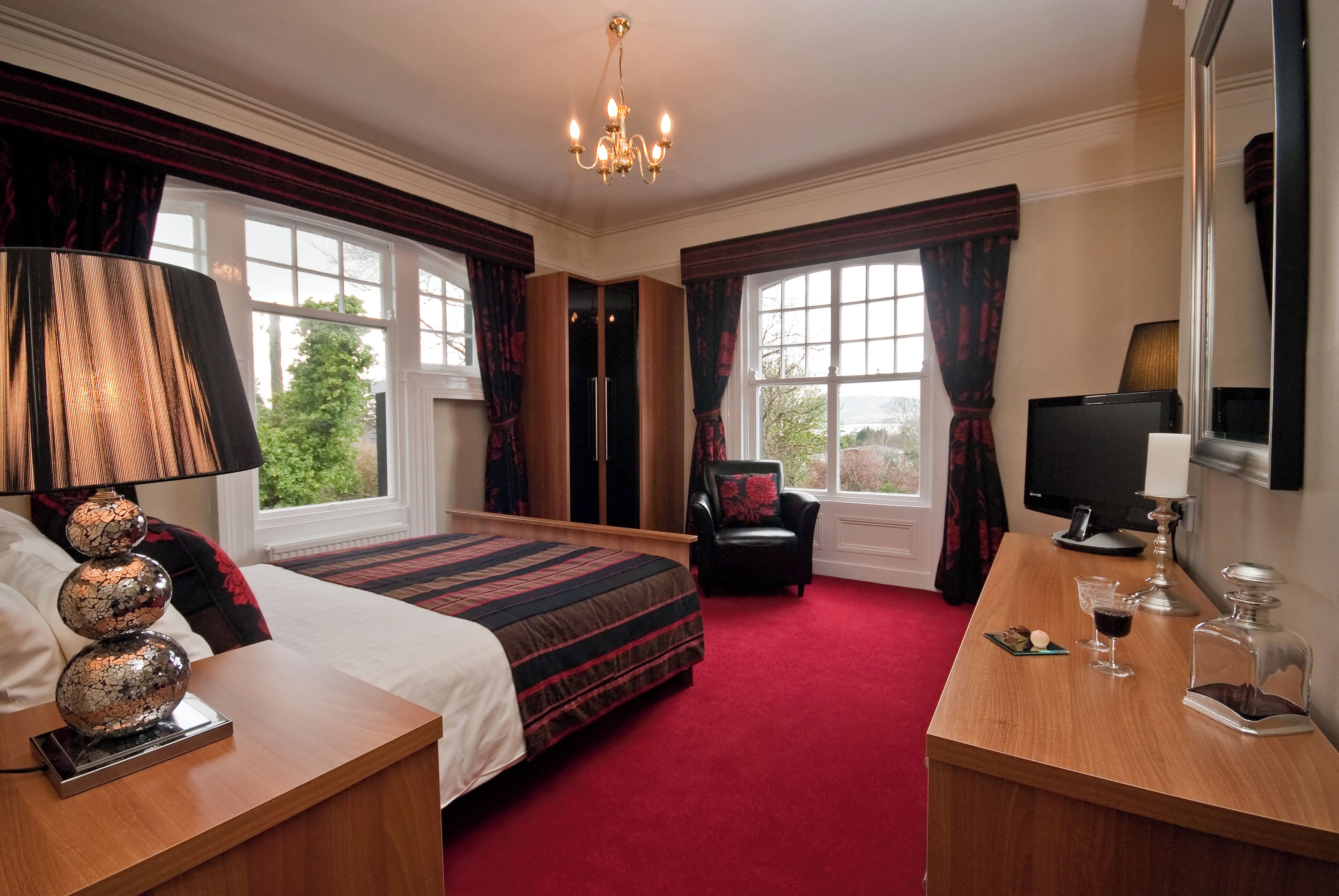 بديكورات فريدة لكل غرفة ومكتب ومكواة/لوح كي وواي فاي مجانًا