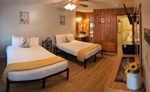 Familienzimmer, Mehrere Betten | Hochwertige Bettwaren, Tempur-Pedic-Betten, Schreibtisch