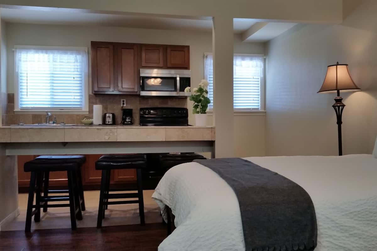 Premium bedding, Tempur-Pedic beds, desk, free WiFi