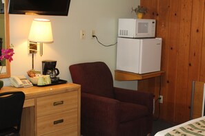 Zimmer, 2 Doppelbetten | Businesscenter im Zimmer