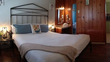 Premium bedding, Tempur-Pedic beds, desk, free WiFi