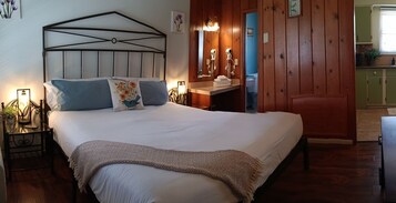 Ropa de cama de alta calidad, colchones Tempur-Pedic y escritorio 