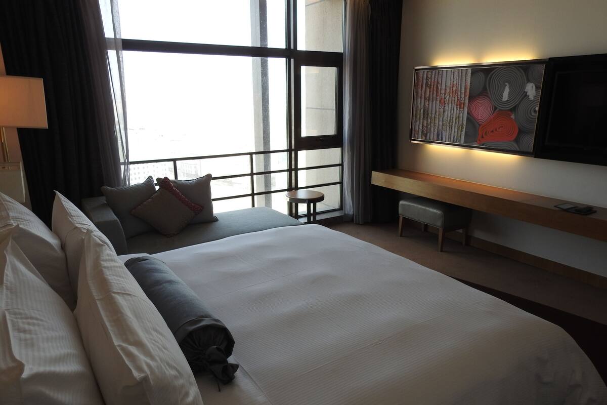 Business Room (Business Class) | Minibar, in-room safe, desk, iron/ironing board