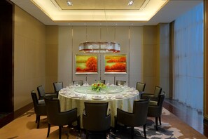 3 restaurants; breakfast, lunch, and dinner served - Radisson Blu Hotel Kashgar (Kashgar)
