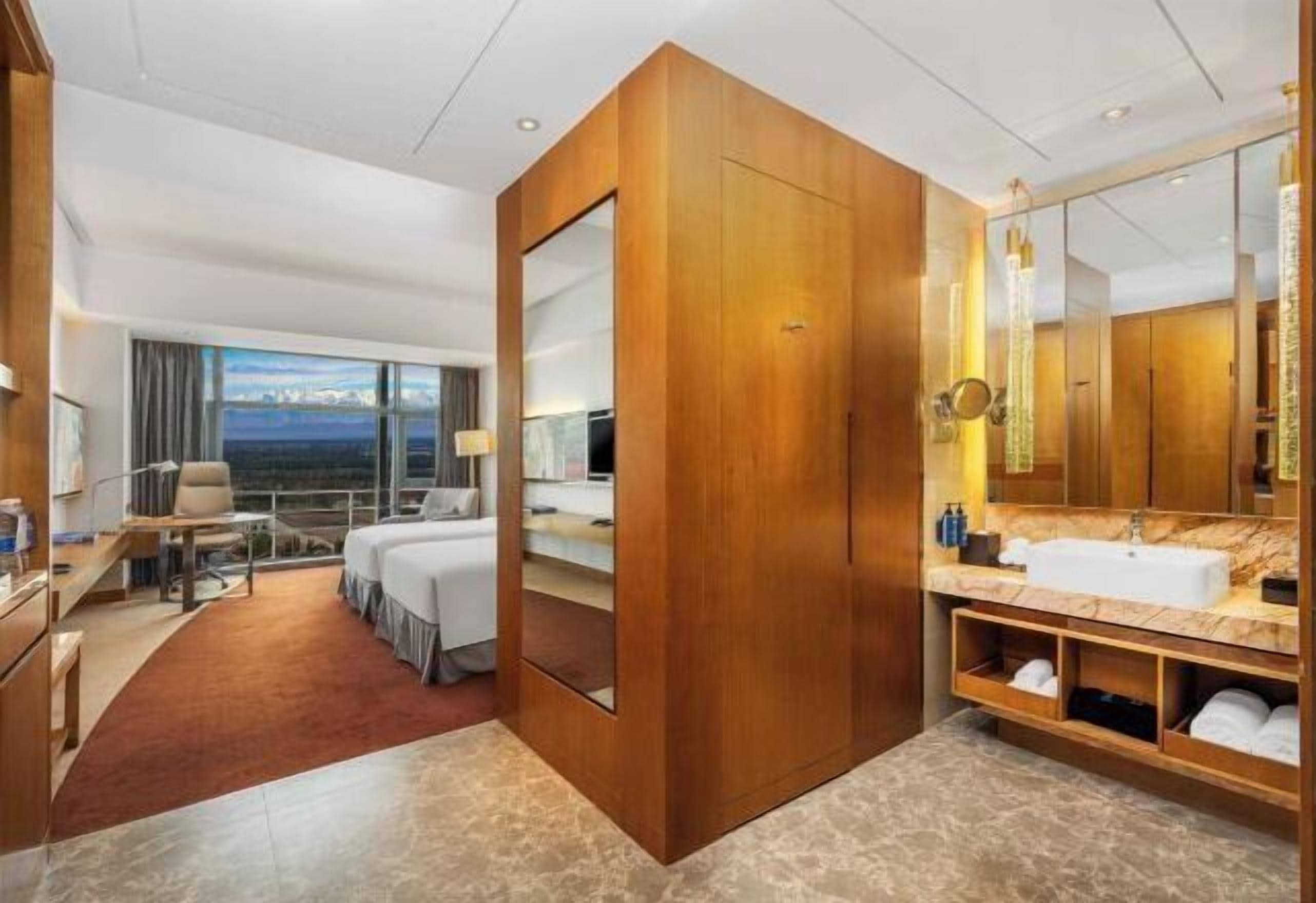 Minibar, in-room safe, desk, iron/ironing board