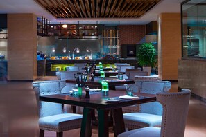 Daily buffet breakfast (CNY 198 per person)