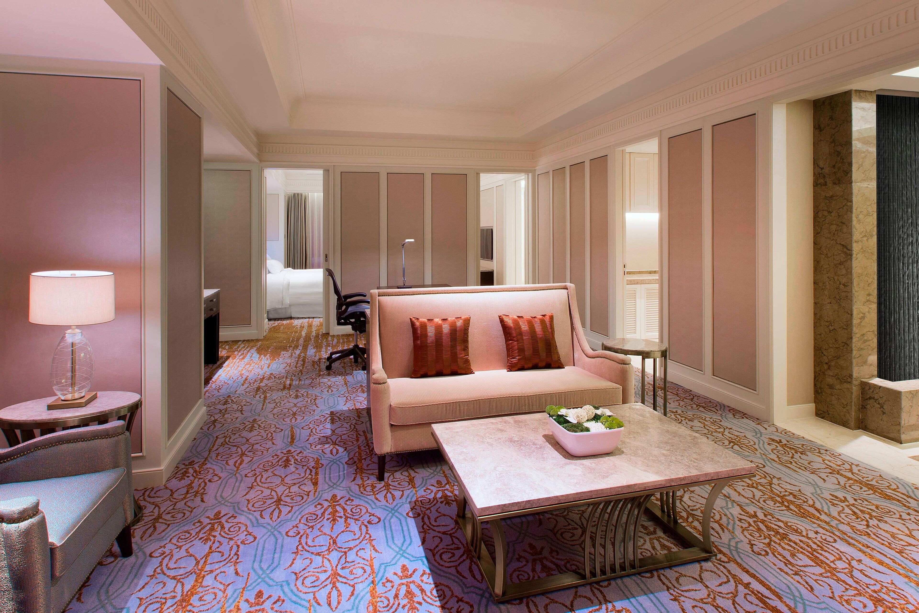 club suite, 1 bedroom | minibar, in-room safe, desk, blackout curtains