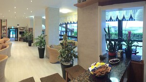 Lobby lounge - Hotel Byron (Cervia)
