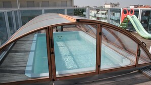 Indoor pool, outdoor pool, pool umbrellas, pool loungers - Hotel Byron (Cervia)