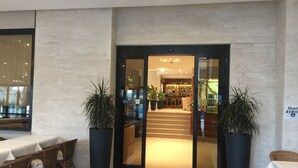 Interior entrance - Hotel Byron (Cervia)