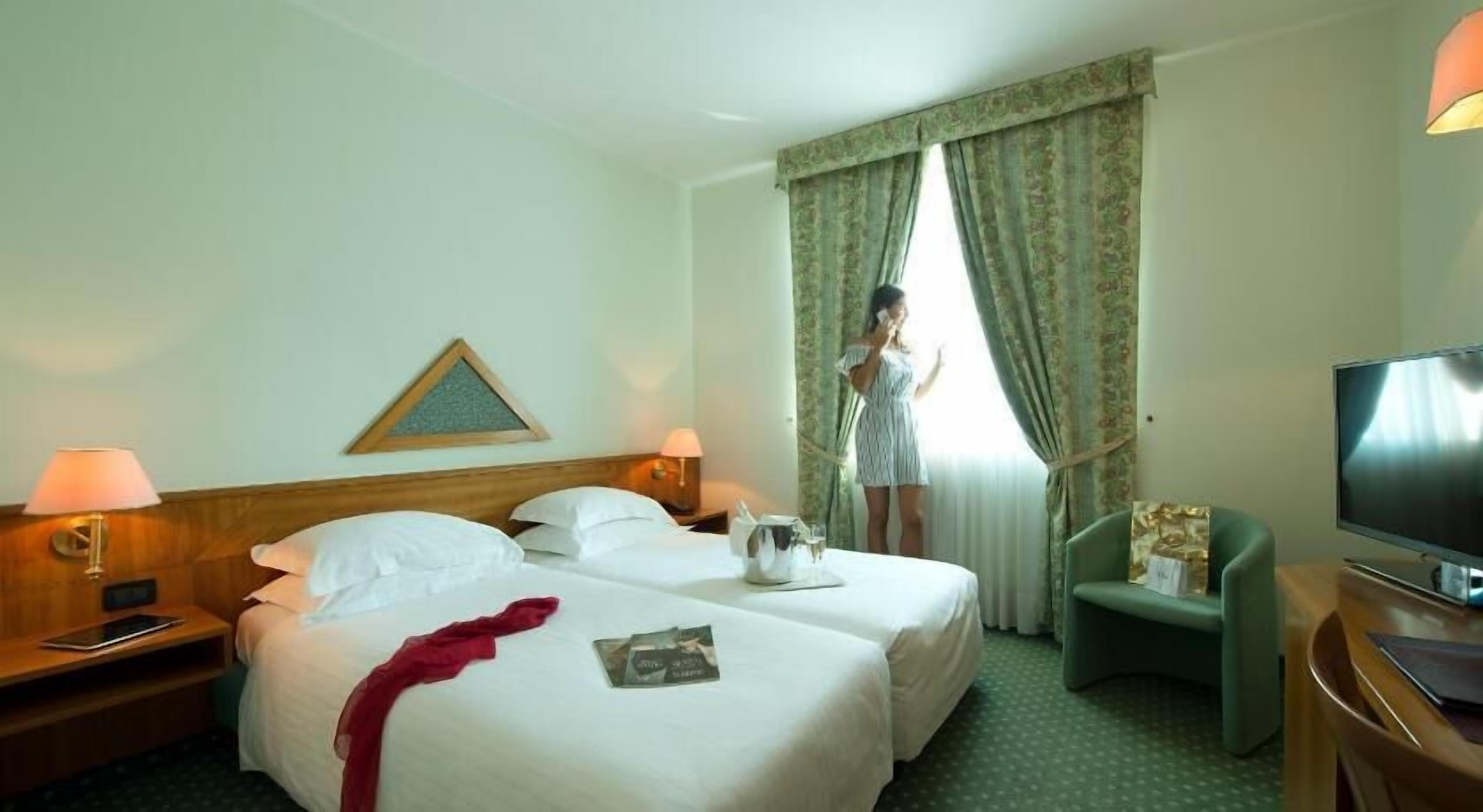 Premium bedding, minibar, in-room safe, desk