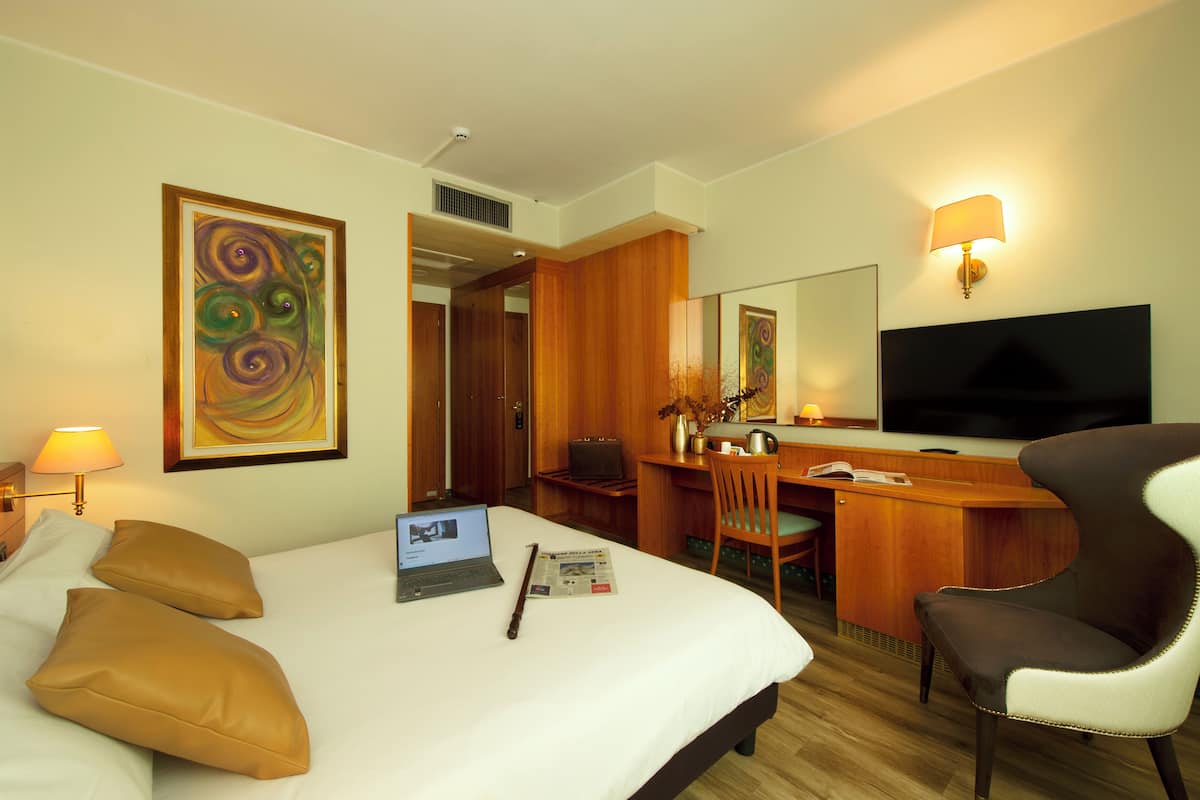 Premium bedding, minibar, in-room safe, desk
