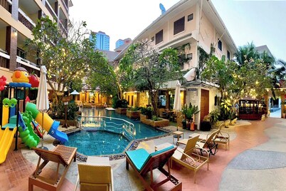 Aiyaree Place Hotel