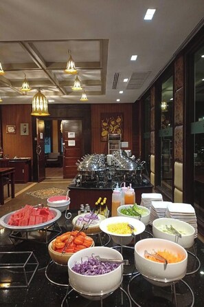 Déjeuner et dîner servis sur place