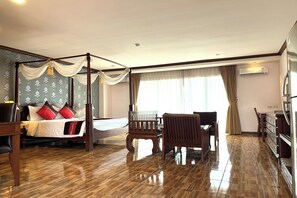 Junior-Suite | 1 Schlafzimmer, Allergikerbettwaren, Zimmersafe, Verdunkelungsvorhänge