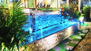 A water feature with a tiled wall and a checkered pathway. - Aiyaree Place Hotel (Pattaya)