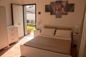 Classic Double or Twin Room | Minibar, cribs/infant beds, bed sheets