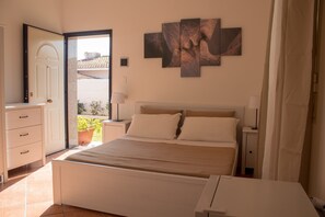 Classic-Doppel- oder -Zweibettzimmer | Minibar, Babybetten, Bettwäsche