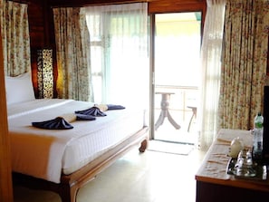 In-room safe, desk, blackout drapes, cribs/infant beds - Harmony Inn (Pattaya)