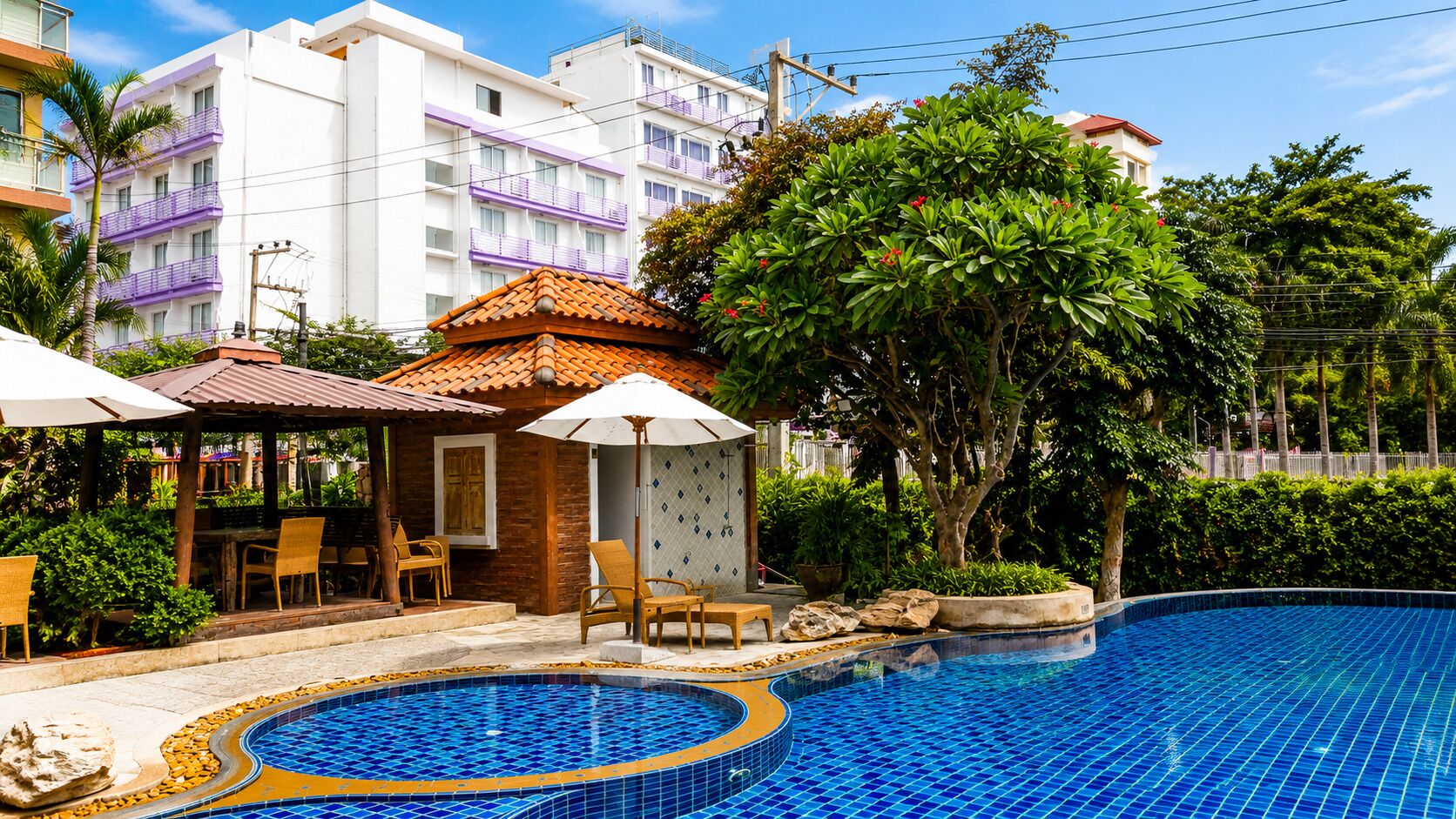 Outdoor pool, pool umbrellas, sun loungers