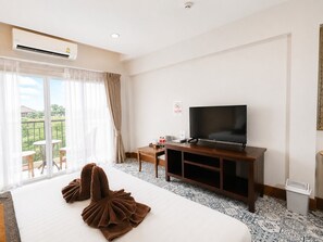 Deluxe Room | In-room safe, desk, blackout curtains, cots/infant beds - Harmony Inn (Pattaya)
