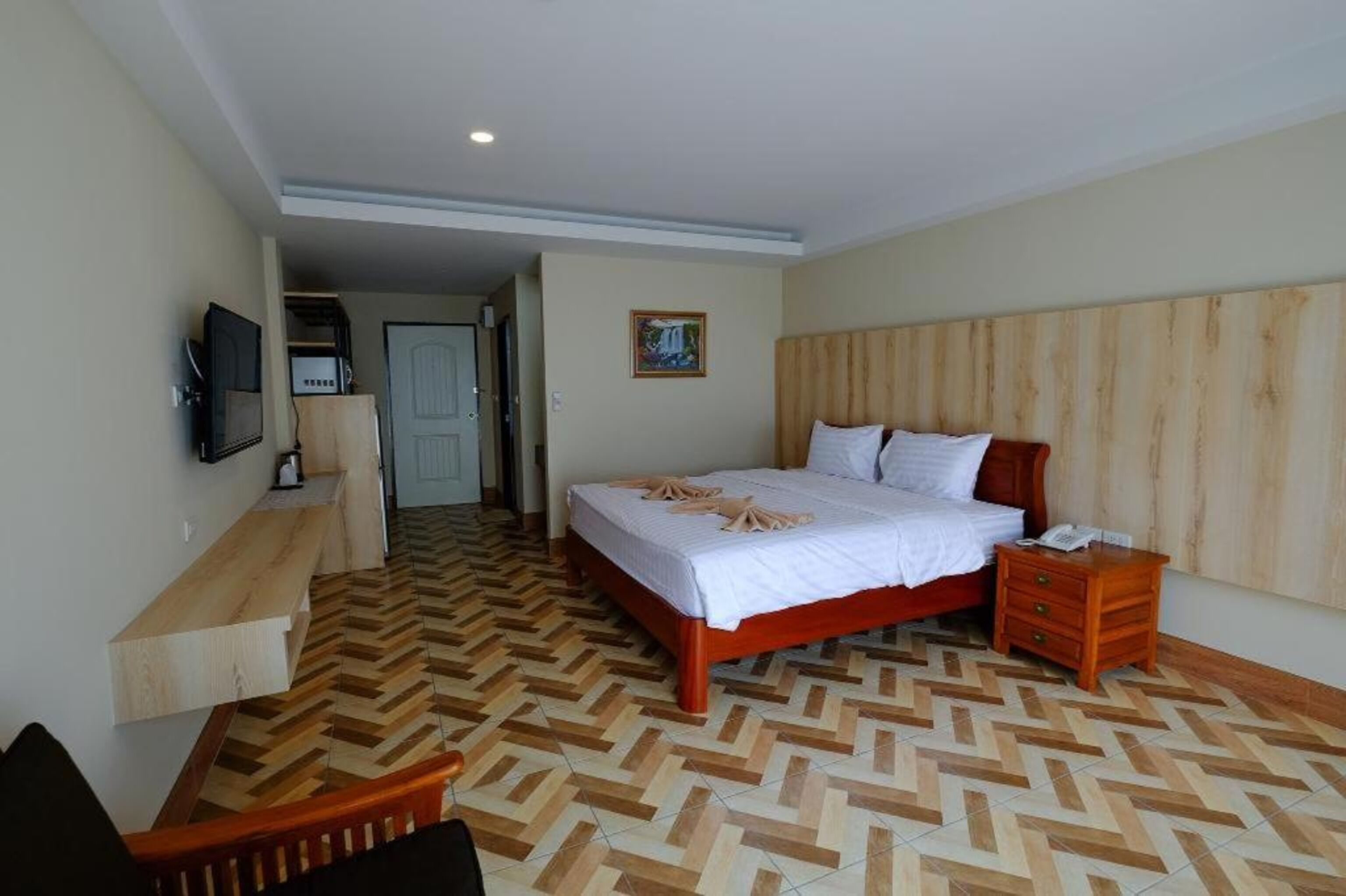 1 bedroom, in-room safe, desk, blackout curtains