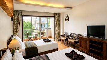 Deluxe Triple Room, Balcony | In-room safe, desk, blackout curtains, cots/infant beds