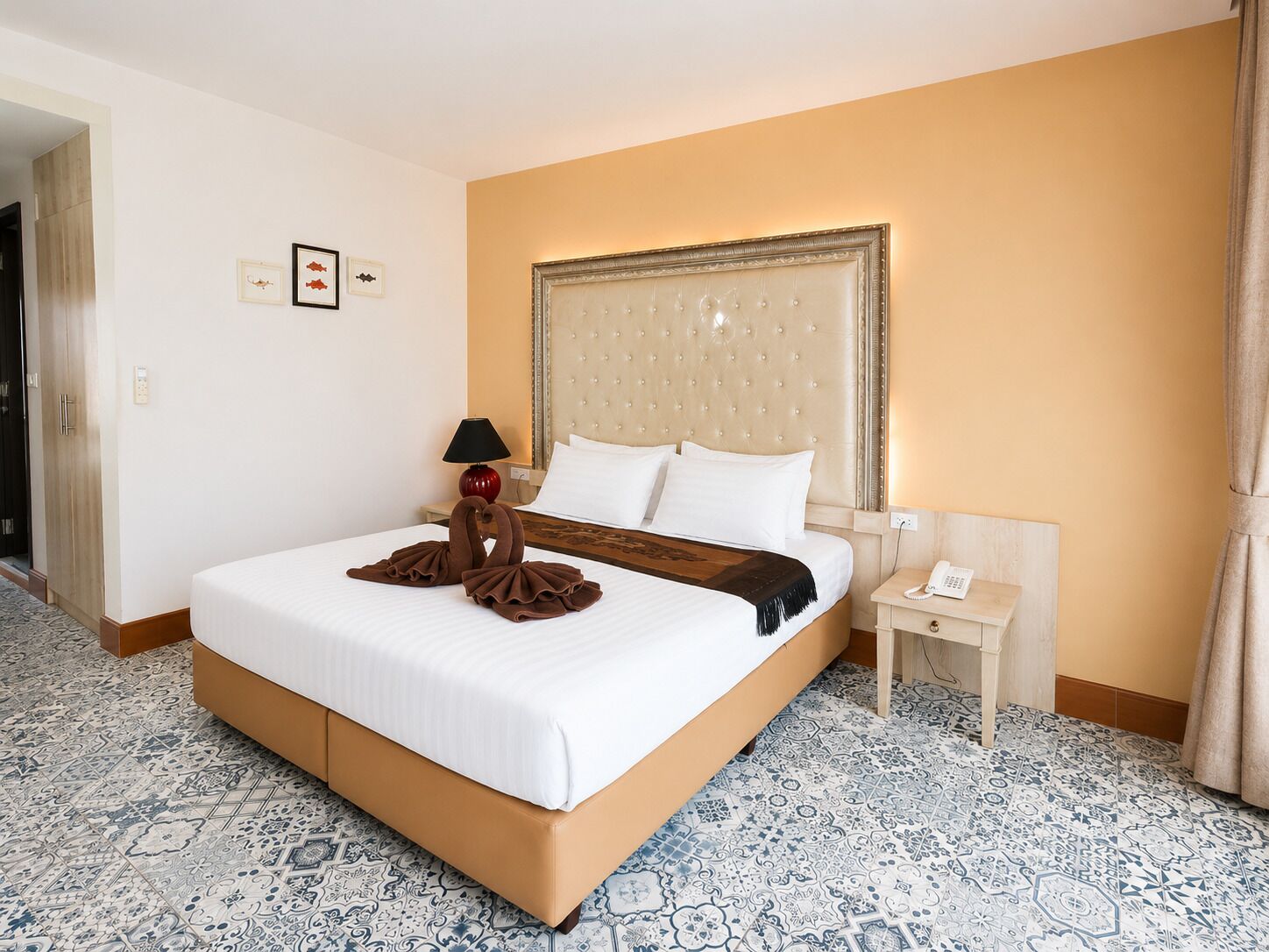 Deluxe Room | In-room safe, desk, blackout curtains, cots/infant beds