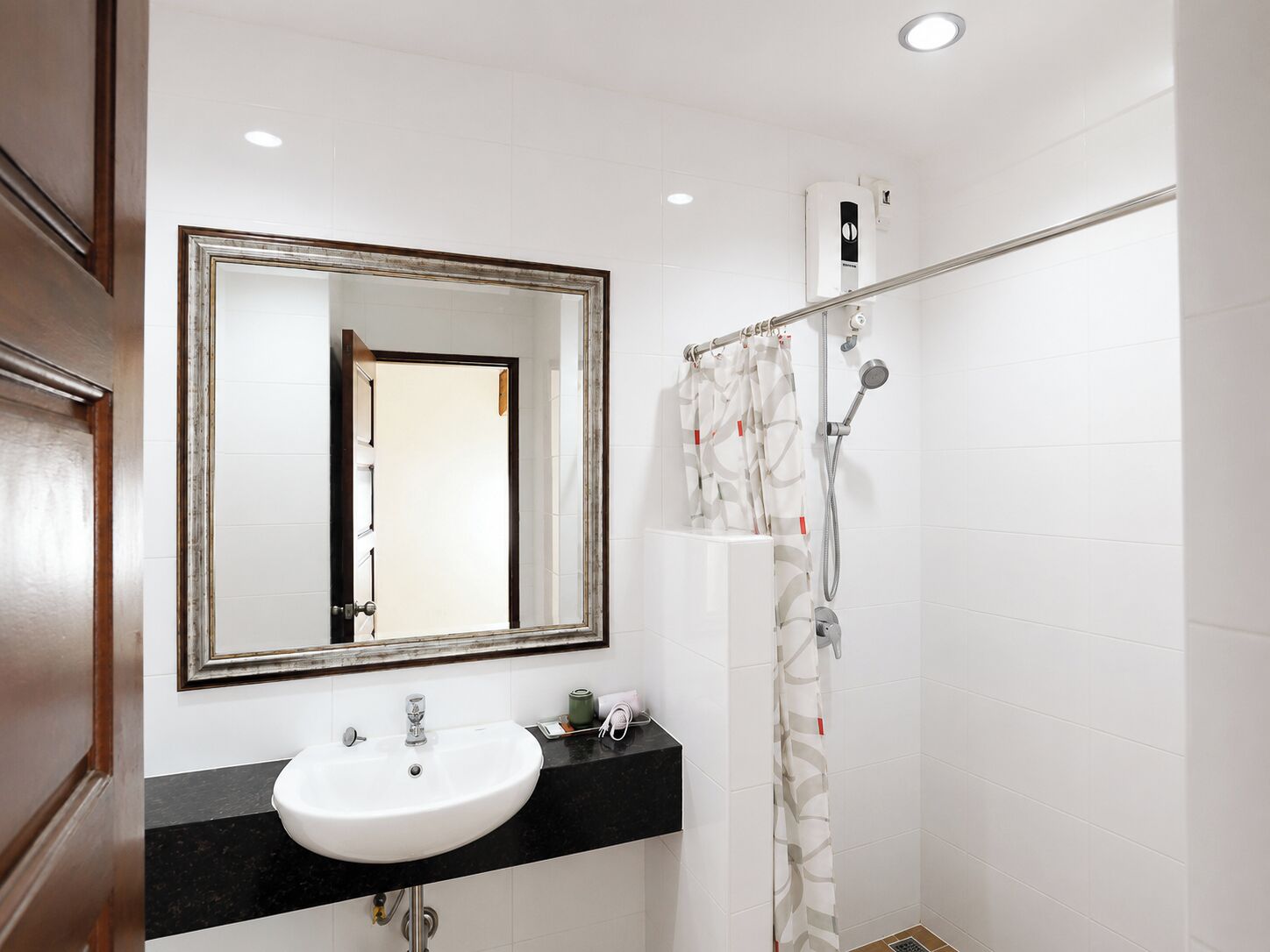Deluxe Twin Room | Badezimmer | Dusche, kostenlose Toilettenartikel, Haartrockner, Handtücher
