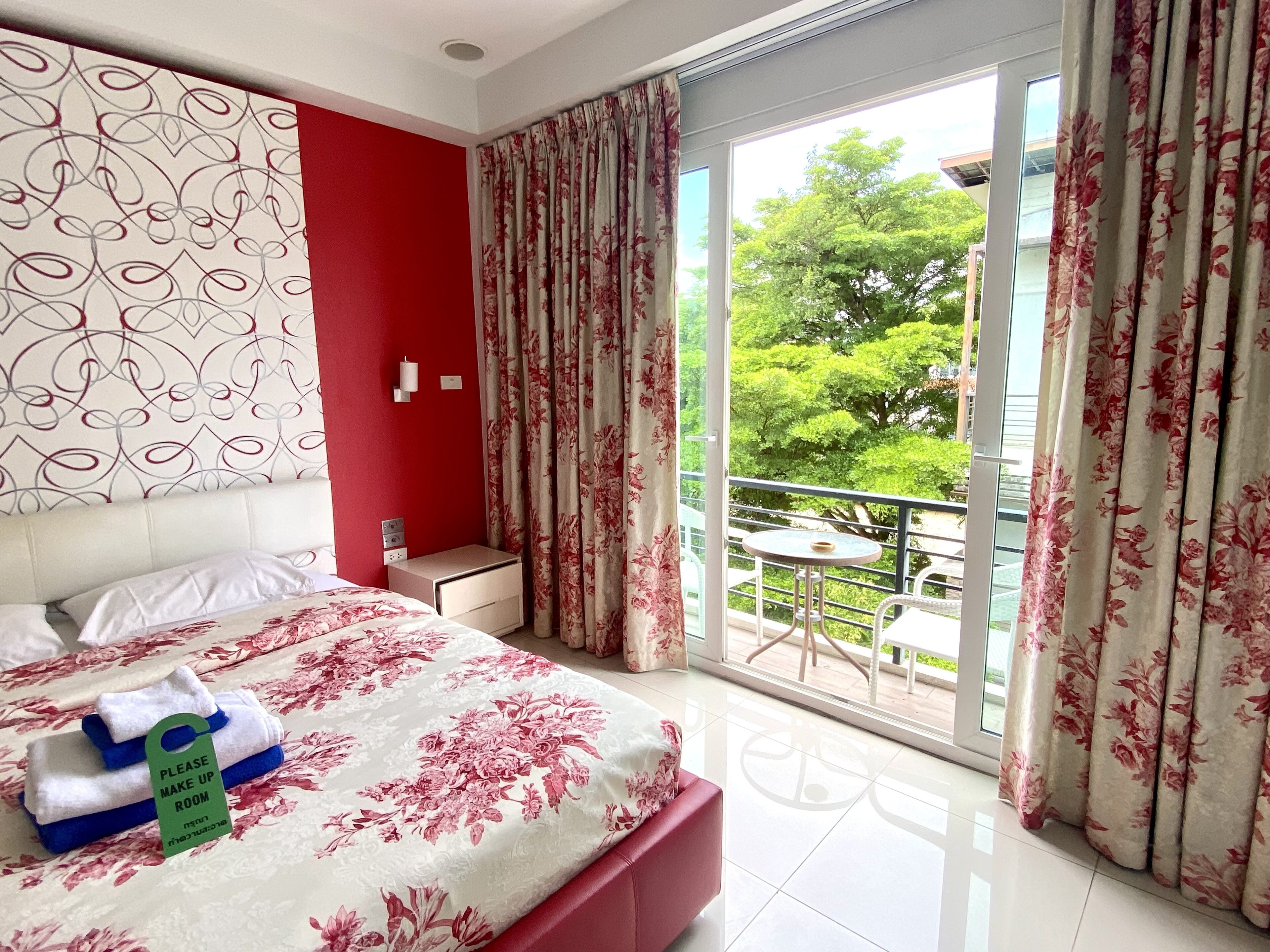 premier double room | 1 bedroom, minibar, in-room safe, desk