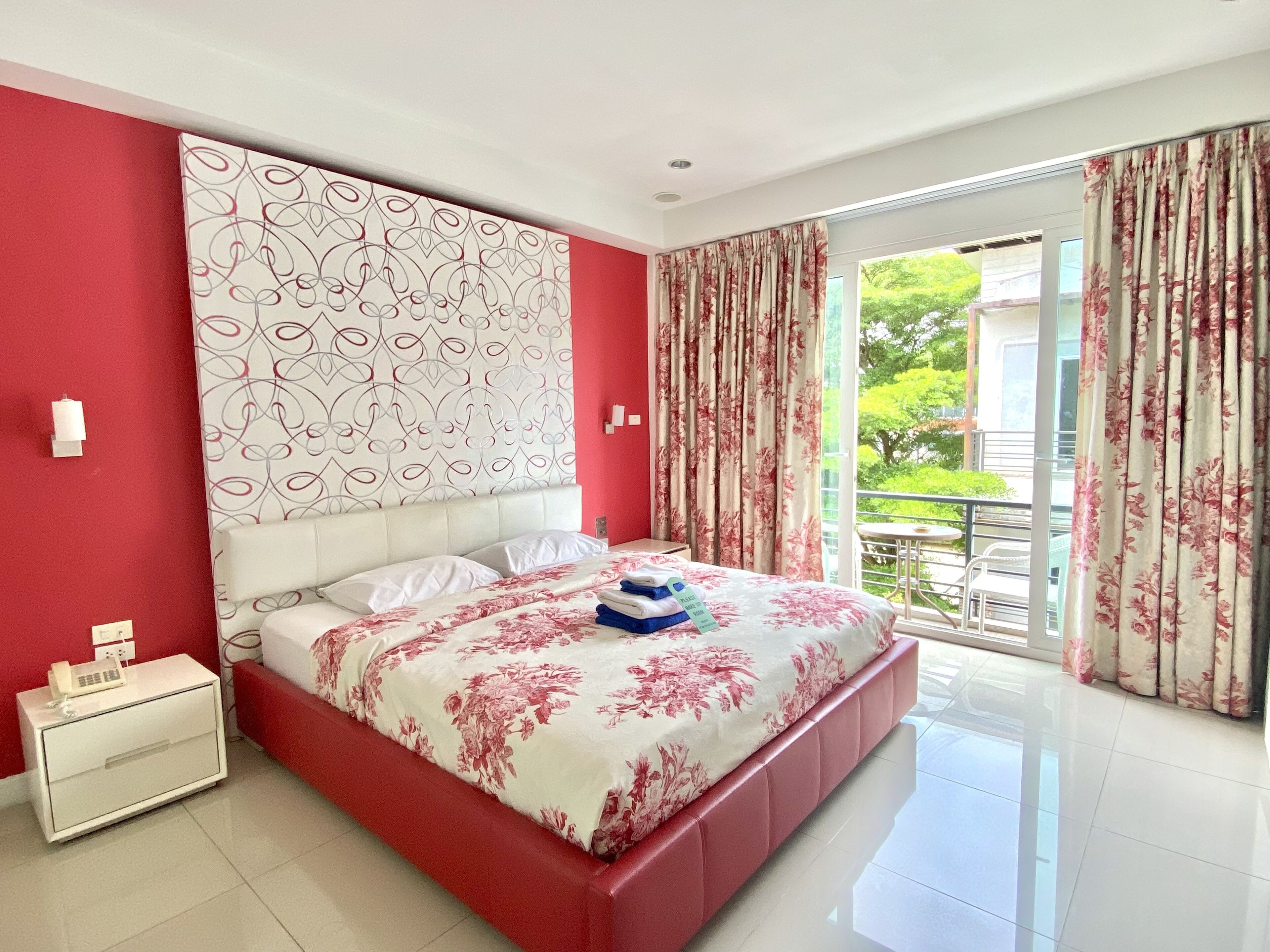 premier double room | 1 bedroom, minibar, in-room safe, desk