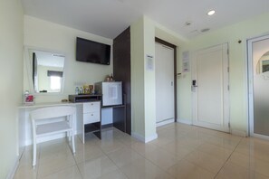 Superior Double Room | 1 bedroom, minibar, in-room safe, desk