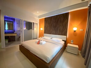 Premier Double Room | 1 bedroom, minibar, in-room safe, desk